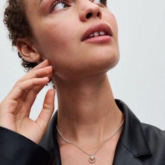 Ожерелье из обработанного пресноводного культивированного жемчуга и паве